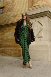 look invitada otoño 2025