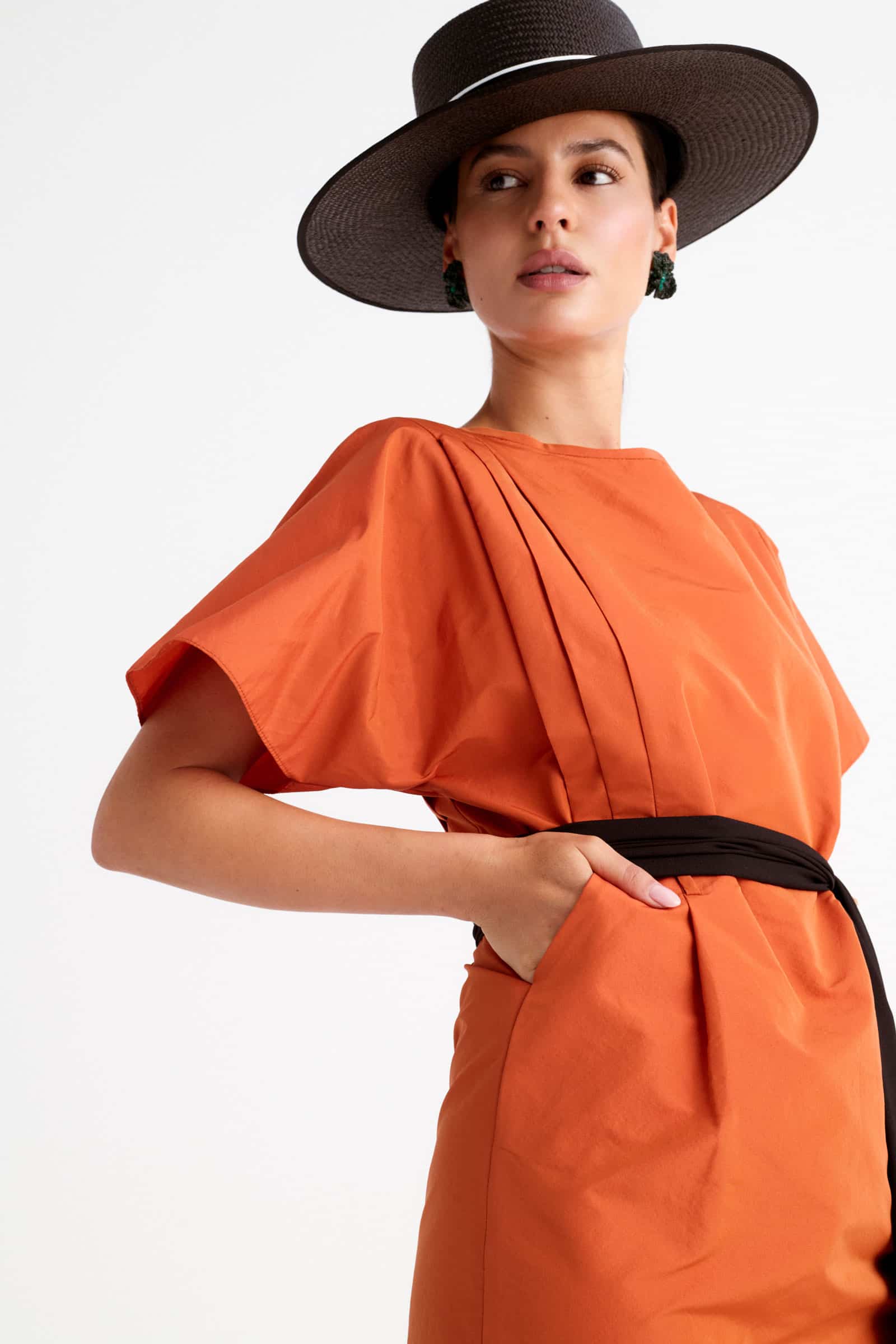 vestido de invitada sin escote