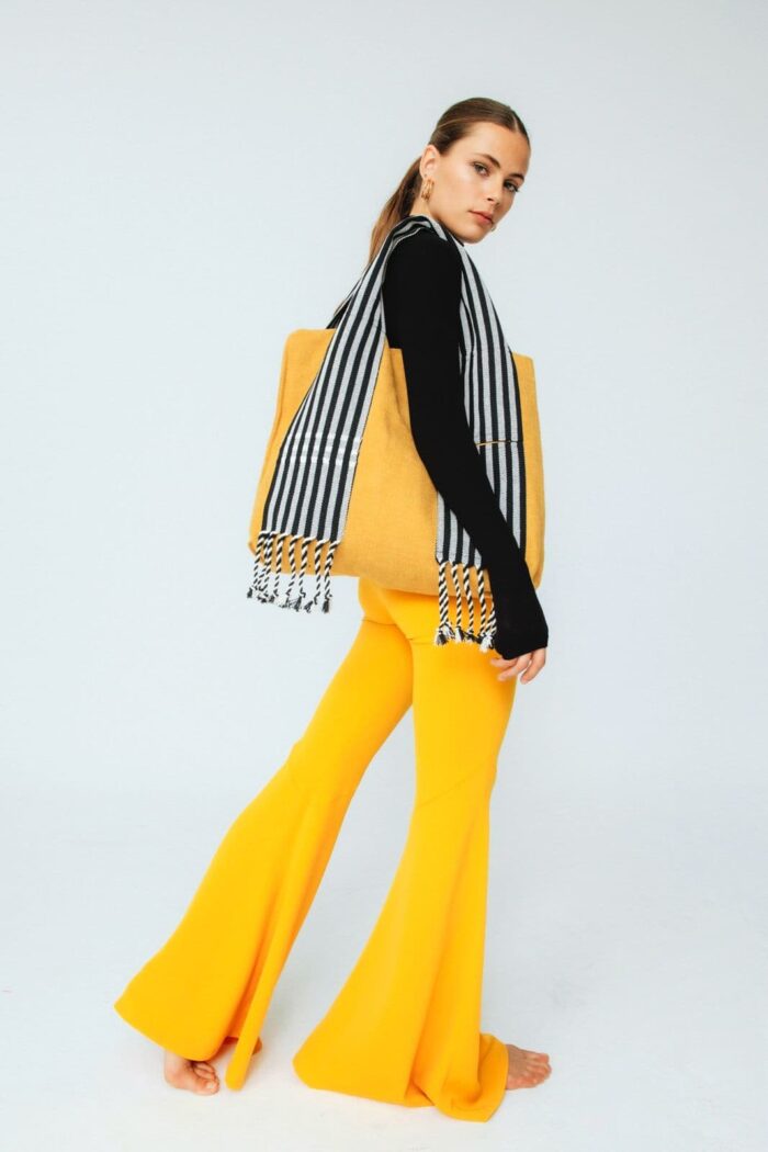 pantalon invitada mostaza