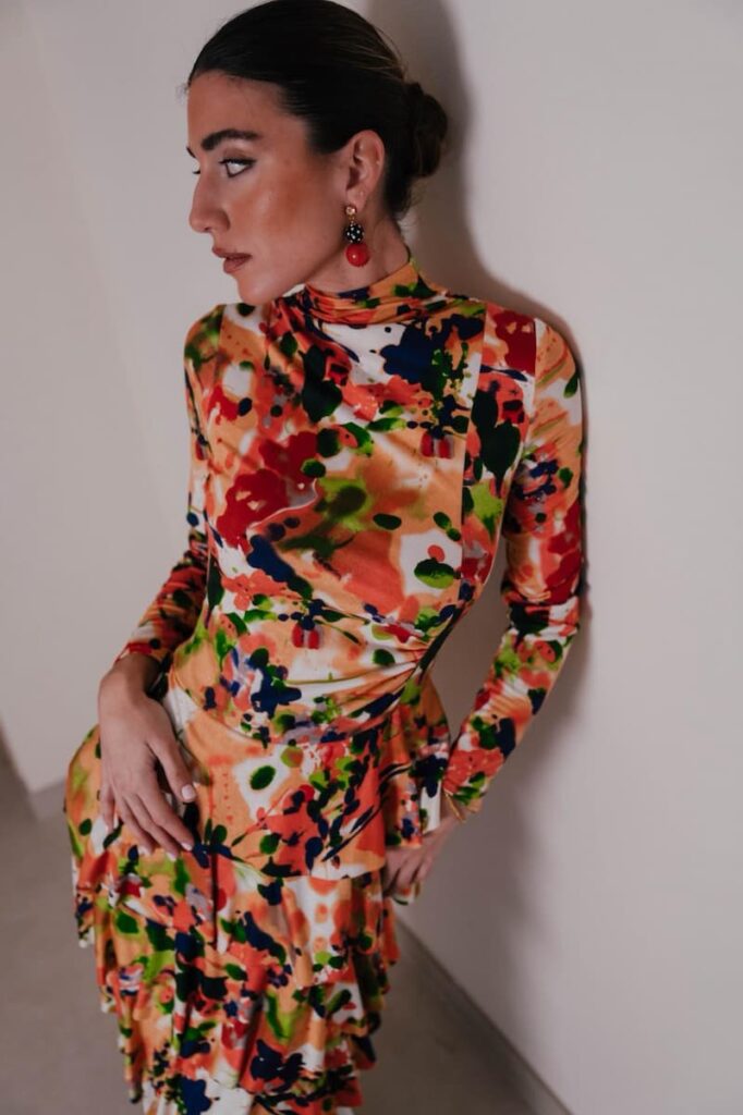 vestido invitada floral con volantes